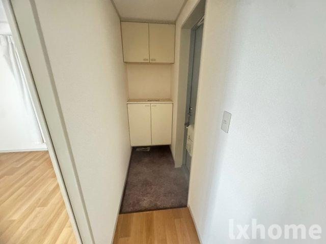 モンテサイドハイツB棟の玄関|収納もある玄関です