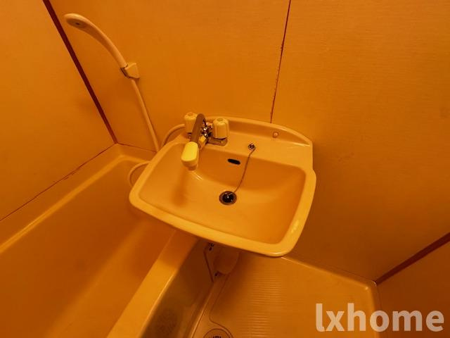 本町ハイツの洗面所|明るい洗面所です