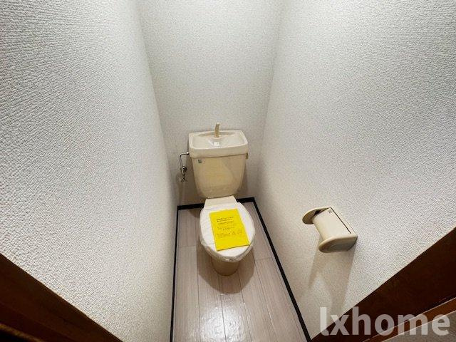 本町ハイツのトイレ|ゆったりとした空間のトイレです