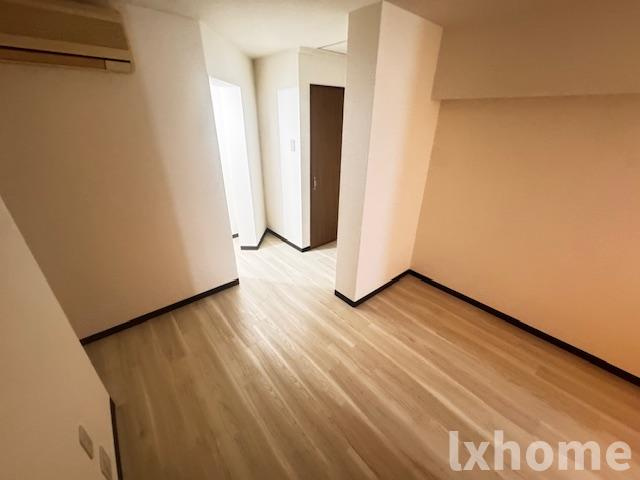 本町ハイツの洋室|落ち着いた色調の洋室です