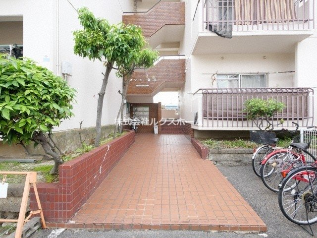 メゾン並木のエントランス|エントランスです
