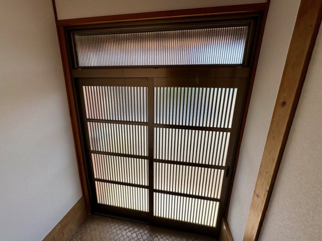 五十鈴町貸家の玄関