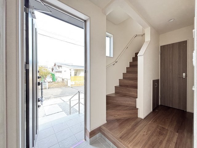 【玄関】 | 吉井町長根　1号棟