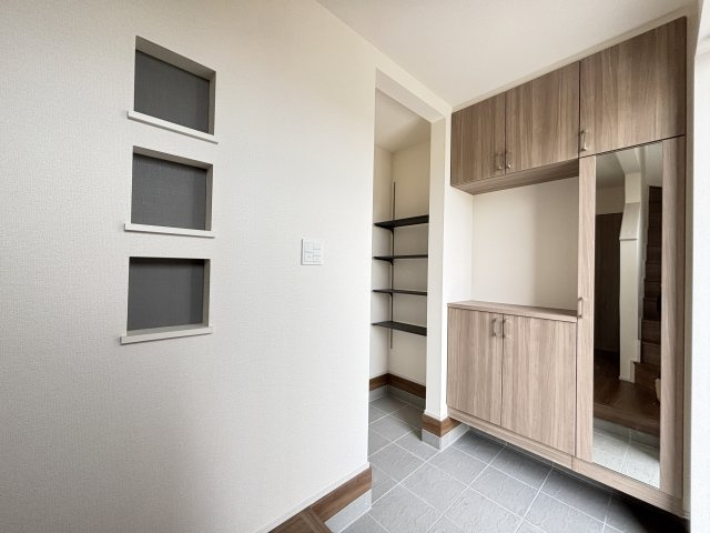 【玄関】 | 吉井町長根　1号棟