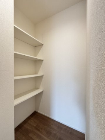 【収納】 | 吉井町長根　1号棟 | キッチン横にはパントリー♪買いすぎた時も安心です。
