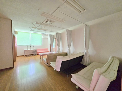 【内装】 | 玉戸店舗 | 明るい色調の室内です