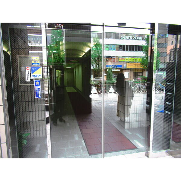 第一はせ川ビルのエントランス