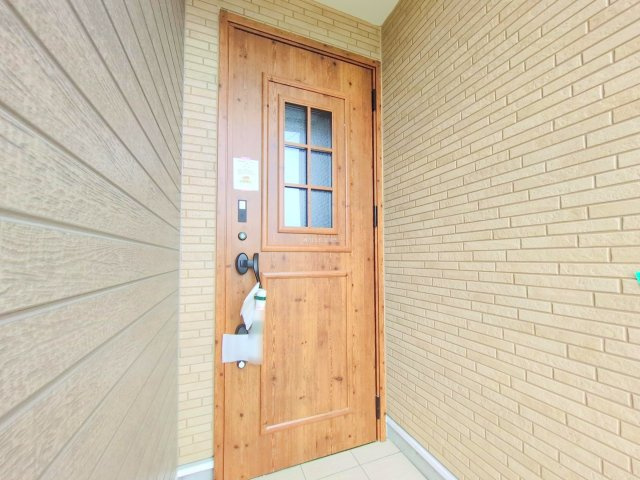 富士見市鶴瀬東２丁目の新築一戸建の玄関