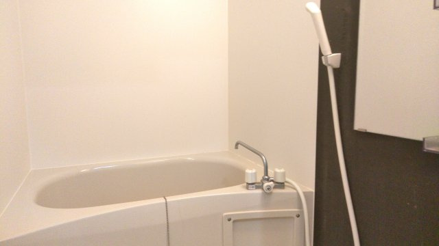 ジュリアスコートの浴室|コンパクトで使いやすいお風呂です