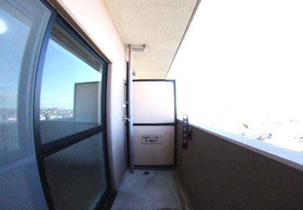 エクセレント岸和田弐番館のバルコニー|バルコニーからの眺めを楽しみながら食事をしませんか