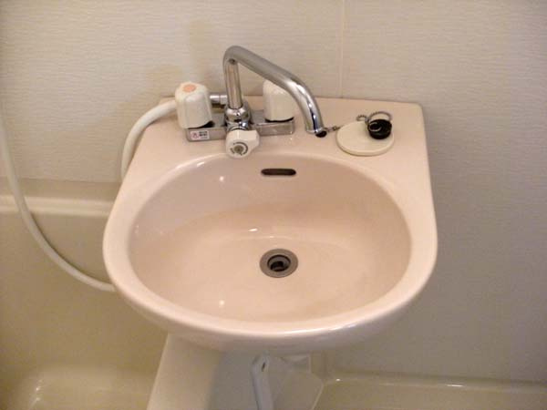 エクセレント岸和田弐番館の独立洗面台|独立洗面台あり、毎朝おしゃれに忙しい女性の方におすすめです