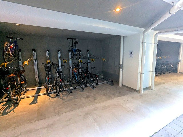 PROUD FLAT浅草の設備|屋根付自転車置場