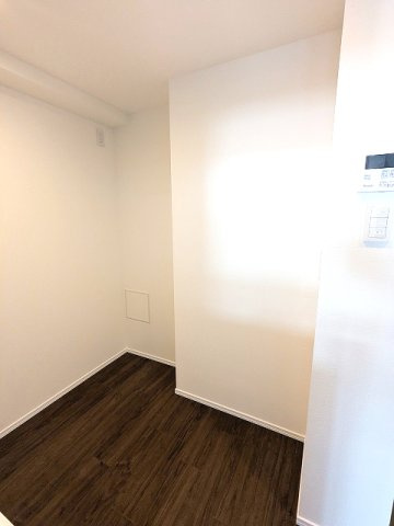 PROUD FLAT浅草の設備|キッチン背面の冷蔵庫等置場です