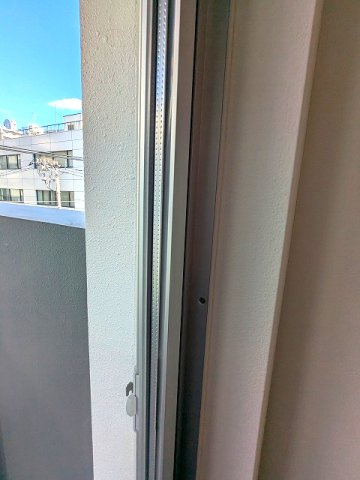 PROUD FLAT浅草の設備|防音性・防犯性・遮熱効果の高いペアサッシの窓です