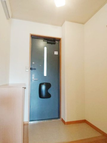 セジュール藤井B棟の玄関|収納もある玄関です