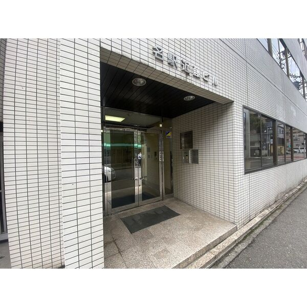 名駅近藤ビルのエントランス