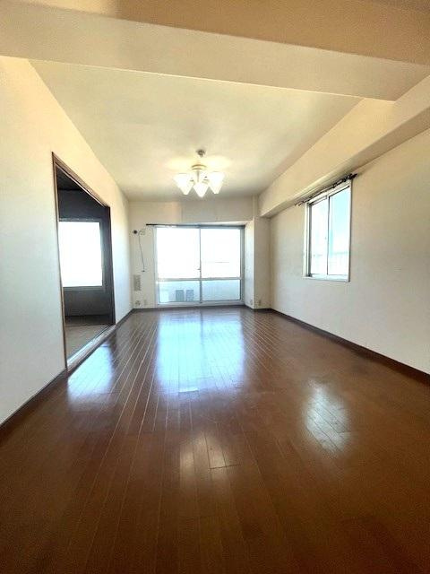 インテリジェントシティの居間・リビング|LD11.7帖　角部屋
■物件内覧・資金計画相談・住宅ローン相談、リフォーム相談、お問合せ受付中■
※当日・翌日のご内覧、ご相談はお電話でのお問合せがスムーズです！