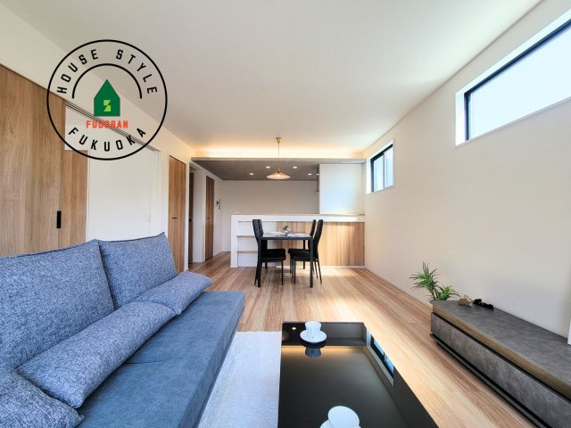 福岡市西区今津第10-3棟（2号棟）の居間・リビング|キッチンからリビングをしっかり確認できます。家族の笑顔があふれる空間になりそうですね。