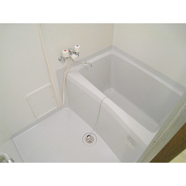 アンプルールリバーサイドの内装|明るい室内です