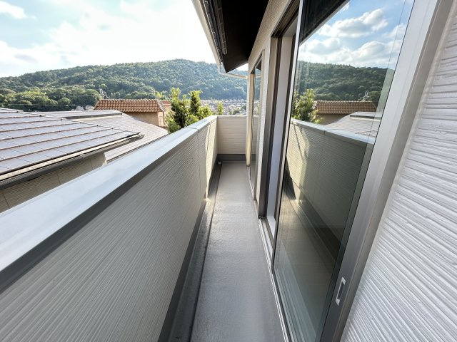 地下鉄東西線＆京阪京津線「御陵」駅徒歩５分◆並列駐車２台可能◆山科区御陵封ジ山町１期のバルコニー|バルコニー