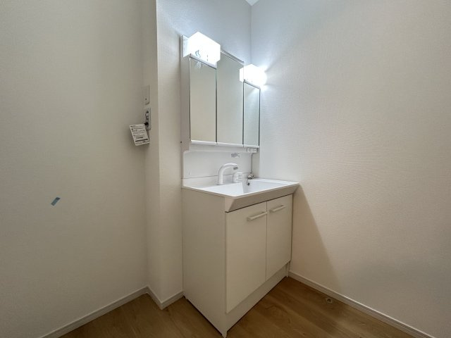 地下鉄東西線＆京阪京津線「御陵」駅徒歩５分◆並列駐車２台可能◆山科区御陵封ジ山町１期の独立洗面台|独立洗面台