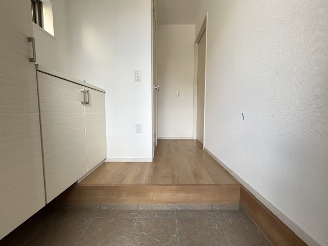 地下鉄東西線＆京阪京津線「御陵」駅徒歩５分◆並列駐車２台可能◆山科区御陵封ジ山町１期の玄関|玄関