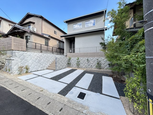 地下鉄東西線＆京阪京津線「御陵」駅徒歩５分◆並列駐車２台可能◆山科区御陵封ジ山町１期の駐車場|駐車場