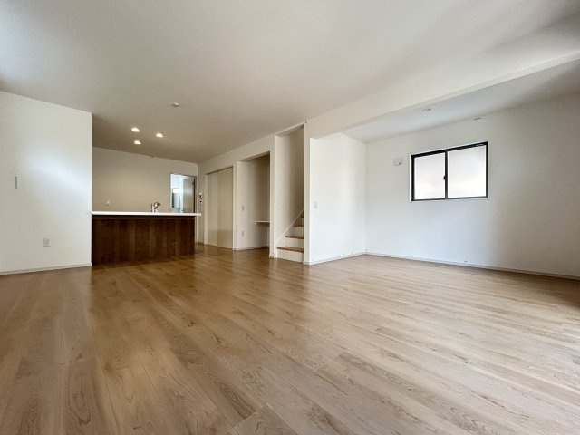 地下鉄東西線＆京阪京津線「御陵」駅徒歩５分◆並列駐車２台可能◆山科区御陵封ジ山町１期の居間・リビング|リビング