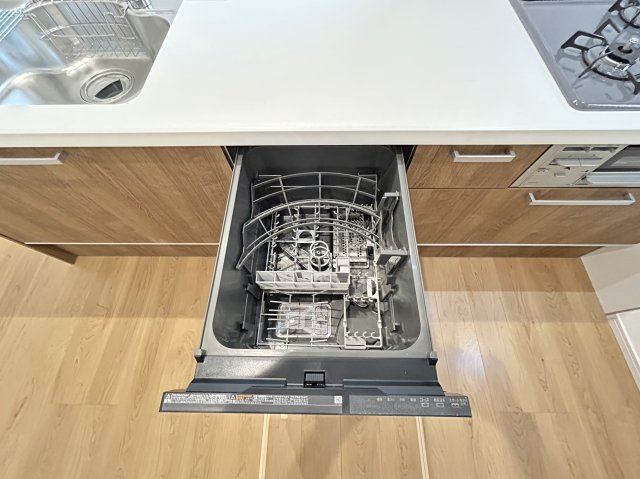 地下鉄東西線＆京阪京津線「御陵」駅徒歩５分◆並列駐車２台可能◆山科区御陵封ジ山町１期のキッチン|食器洗い乾燥機