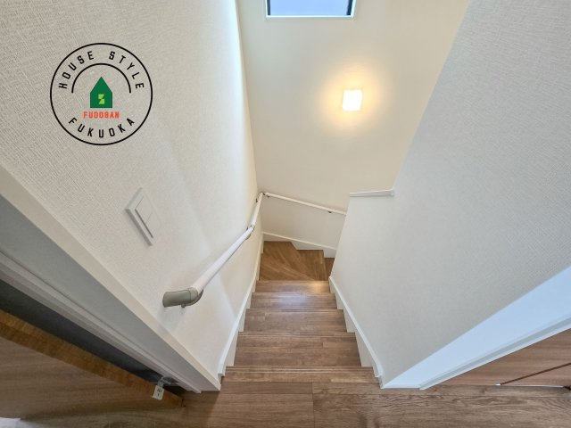 福岡市早良区有田5丁目第1-3棟(1号棟)の内観：施工例|階段からも明るい光が入ります。採光や通風も階段の重要な役割です。