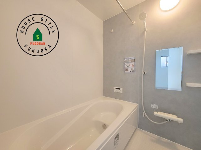 福岡市南区大平寺2丁目第4-3棟（1号棟）の浴室|1日の疲れを癒してくれる広々バスルーム。雨の日のお洗濯にも大活躍な浴室乾燥機付です！