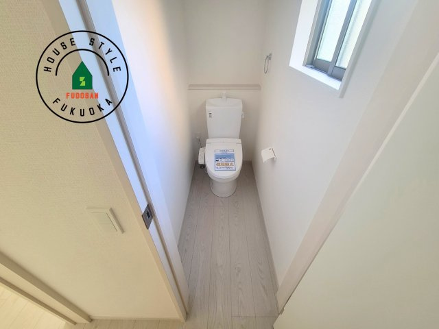 福岡市南区大平寺2丁目第4-3棟（1号棟）のトイレ|温水洗浄便座を完備しております。2ヶ所にトイレがあるのは朝の慌ただしい時間も安心です。