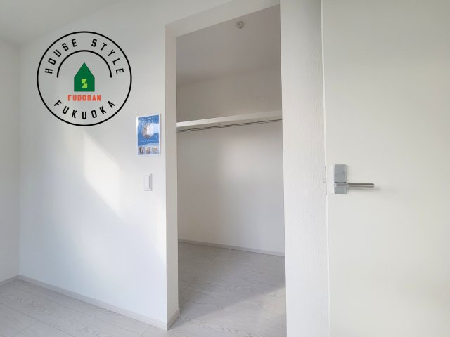 福岡市南区大平寺2丁目第4-3棟（1号棟）の収納|洋服や大きな荷物が多い方や人数の多いご家族などは、一般的なクローゼットよりもウォークインクローゼットのほうが使い勝手が良いです。