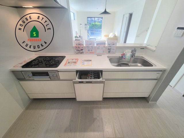 福岡市南区大平寺2丁目第4-3棟（1号棟）のキッチン|ご家族を近くに感じられる対面キッチンのLDK。会話もはずみそうですね。