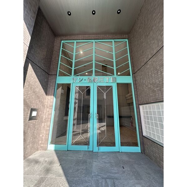 サン・名駅三丁目ビルのエントランス