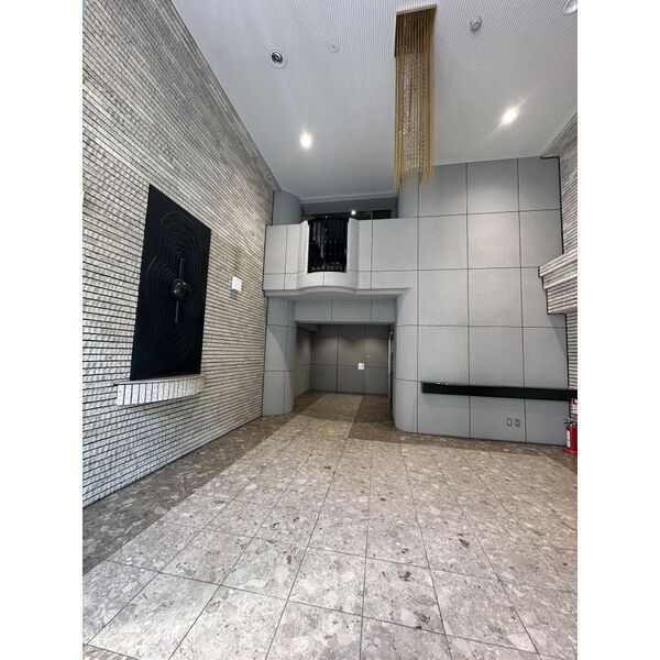 サン・名駅三丁目ビルのエントランス