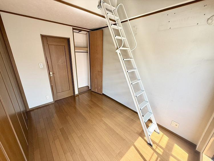 馬場町3丁目　中古一戸建ての寝室|洋室6.0帖　ロフト付き
■物件内覧・資金計画相談・住宅ローン相談、リフォーム相談、お問合せ受付中■
※当日・翌日のご内覧、ご相談はお電話でのお問合せがスムーズです！