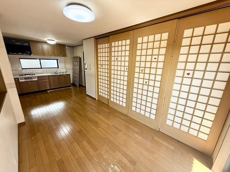 馬場町3丁目　中古一戸建ての居間・リビング|LDK12.5帖　2階リビング
■物件内覧・資金計画相談・住宅ローン相談、リフォーム相談、お問合せ受付中■
※当日・翌日のご内覧、ご相談はお電話でのお問合せがスムーズです！