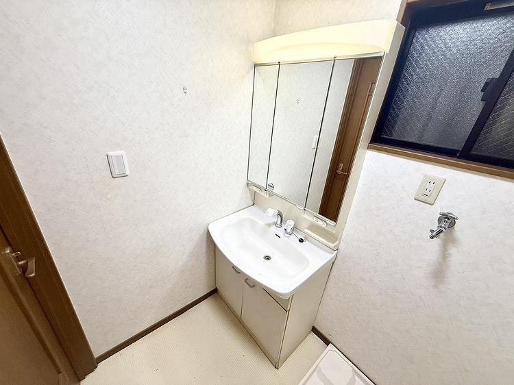馬場町3丁目　中古一戸建ての独立洗面台|シャワー付き洗面化粧台
■物件内覧・資金計画相談・住宅ローン相談、リフォーム相談、お問合せ受付中■
※当日・翌日のご内覧、ご相談はお電話でのお問合せがスムーズです！