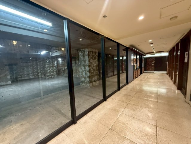 新虎ノ門実業会館（新館）　B2Fの玄関