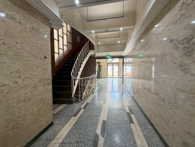 虎ノ門実業会館（本館）　2Fのエントランス