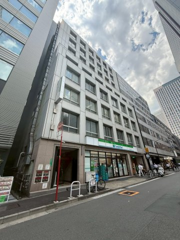 虎ノ門実業会館（本館）　2Fの外観