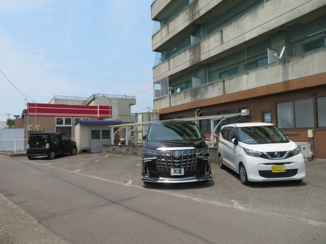 プレアール今津の駐車場