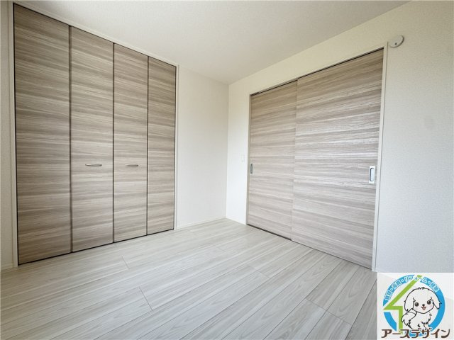 ソリッソ大久保町西嶋の洋室