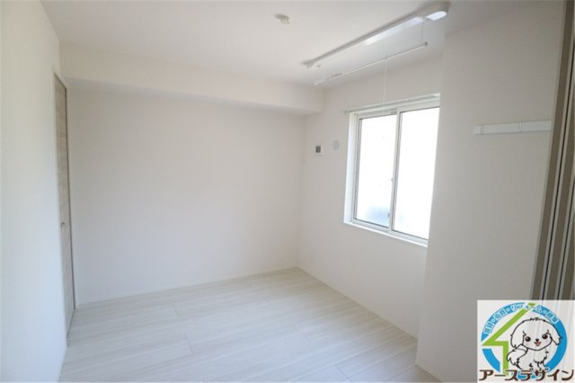 ソリッソ大久保町西嶋の洋室