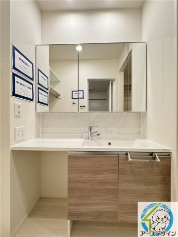 ソリッソ大久保町西嶋の独立洗面台