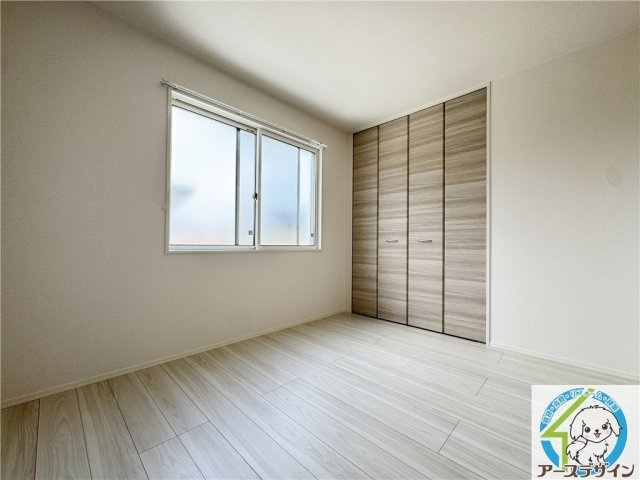 ソリッソ大久保町西嶋の洋室