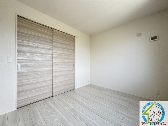 ソリッソ大久保町西嶋の洋室