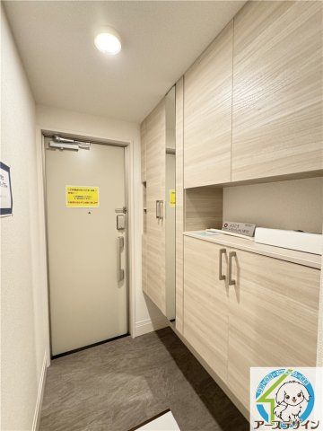 ソリッソ大久保町西嶋の玄関