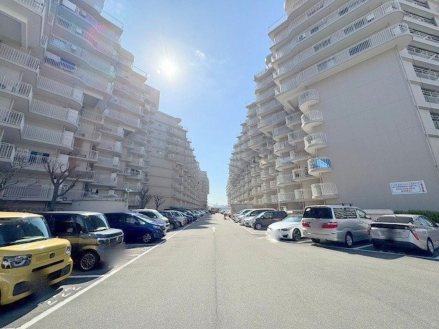 エバーグリーン淀川2号館の駐車場
